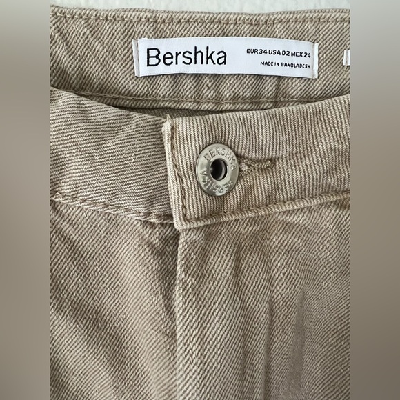 Bershka lightweight shorts in beige - Picture 7 of 9